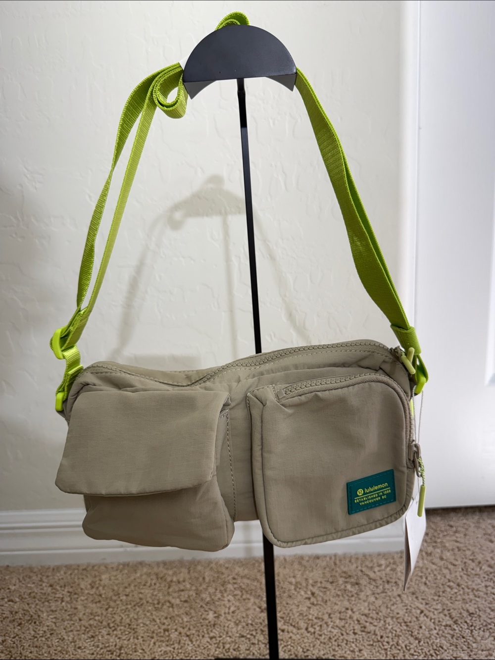 Lululemon Multi-Pocket Crossbody Bag 2.5L NWT